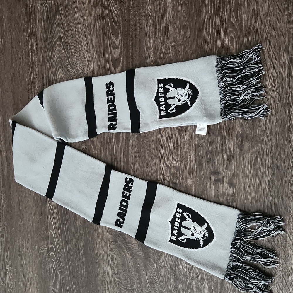 NFL Forever Collectibles Raiders Gray and Black Scarf NEW
